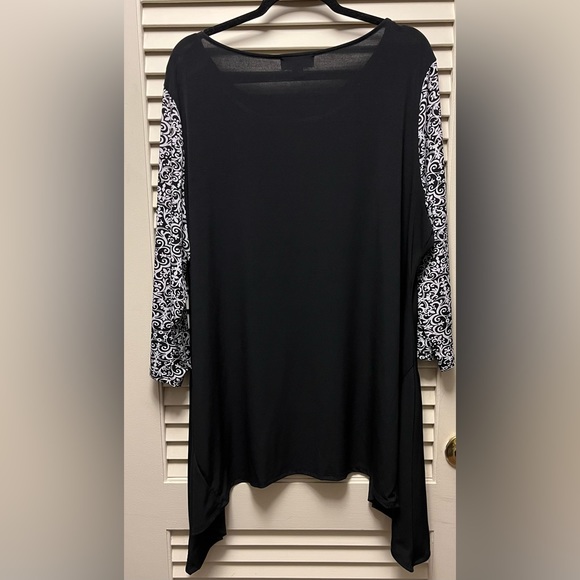 G COLLECTION Women’s 3X Tunic.  Tiny silver jewels for accent. - Picture 2 of 3